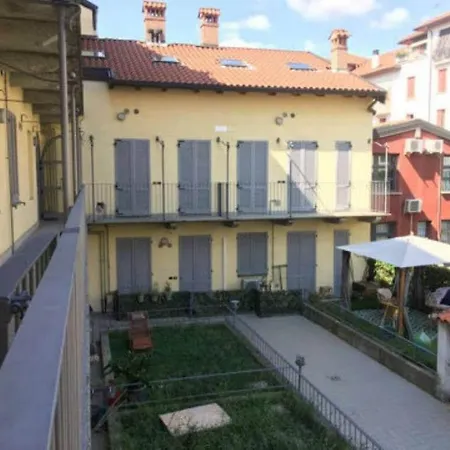 Apartman Design On Navigli Milánó