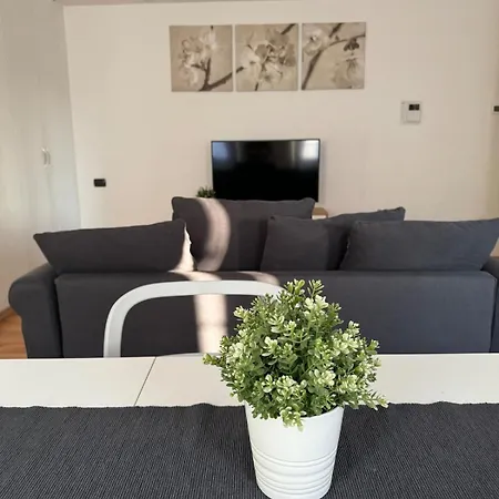 Design On Navigli Apartman *